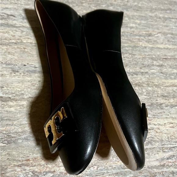 NIB Tory Burch Gigi gold T buckle Reva ballet flat leather shoes with - Picture 10 of 16